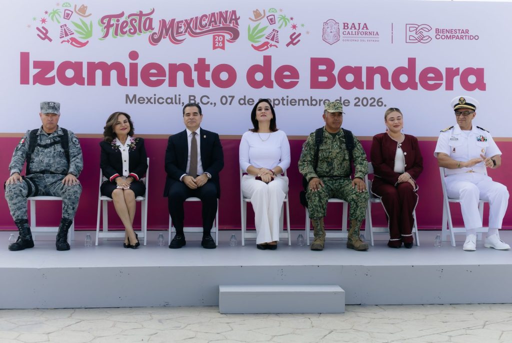 Presidente Educación honores a la bandera en Mexicali