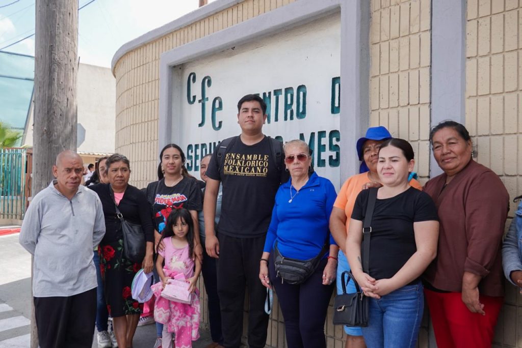 Colonos de Rincón del Oro se manifiestan ante la CFE por falta de electrificación