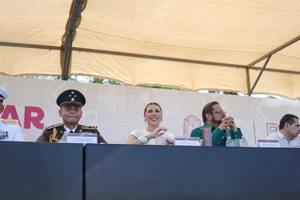 Llevan a cabo 216 desfile cívico militar en Mexicali