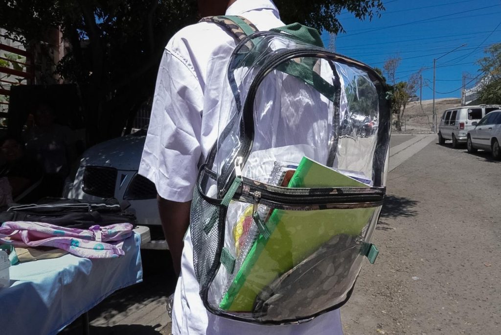 Mochilas transparentes y restringen uso de celulares en Secundaria 13 de Villa Fontana #Tijuana