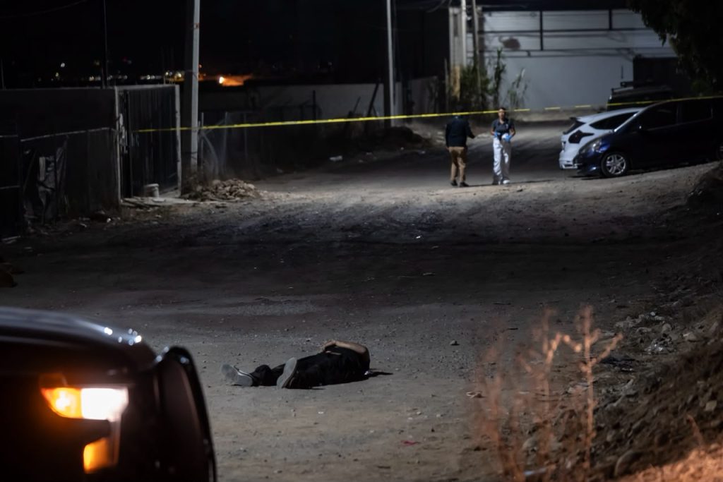 Hombre muere tras ser atacado a balazos en Corona del Mar