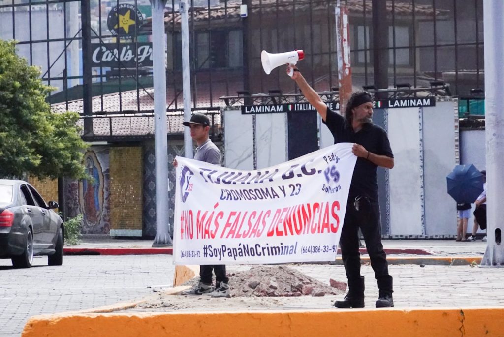 Padres se manifiestan ante falsas denuncias en su contra en procesos familiares