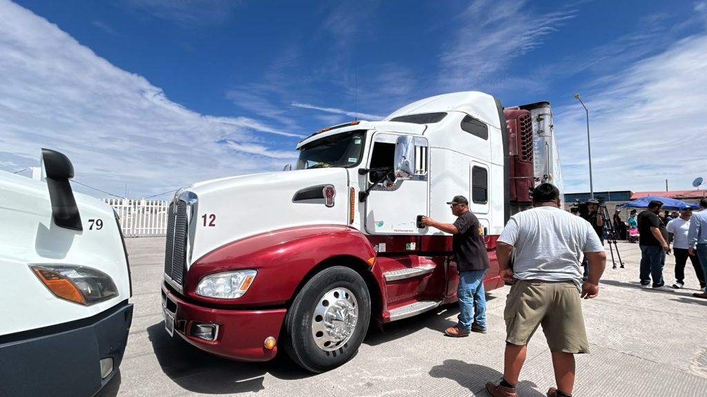 Levantan bloqueo de transporistas en Garita comercial de Mexicali