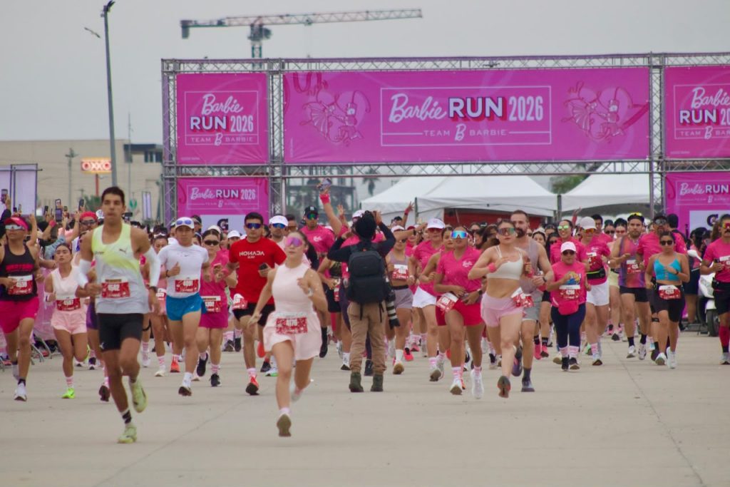 Corren en Ensenada por primera vez en la “Barbie Run 2026