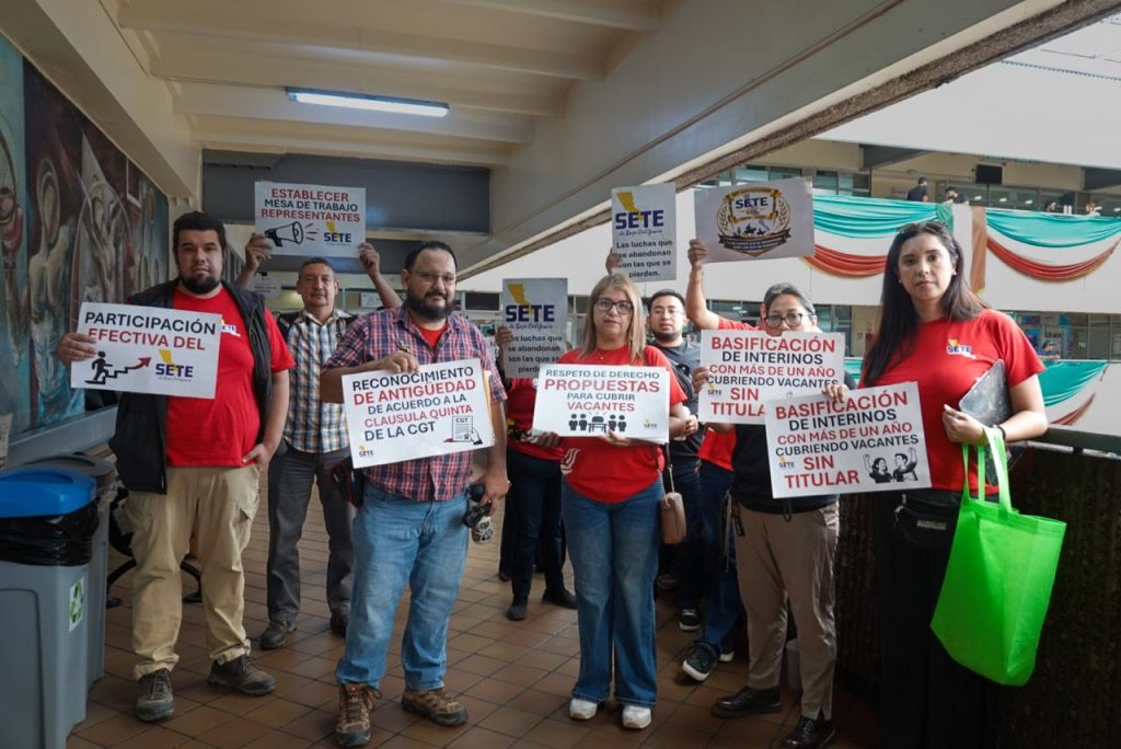 Protestan padres de familia de escuela Xicoténcatl Leyva Alemán de Tijuana, 3 semanas sin clases