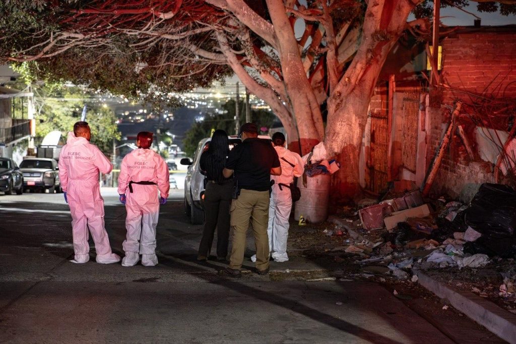 Localizan tambo con una persona sin vida y mensaje con amenazas