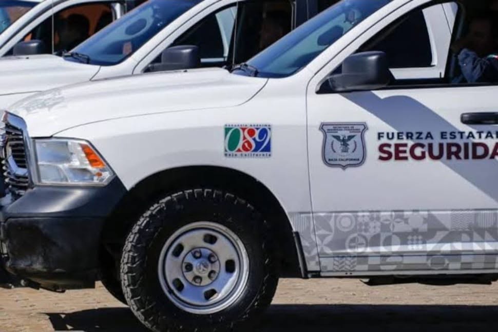 Agente de la FESC fue atropellada durante persecución en Tecate; la reportan estable