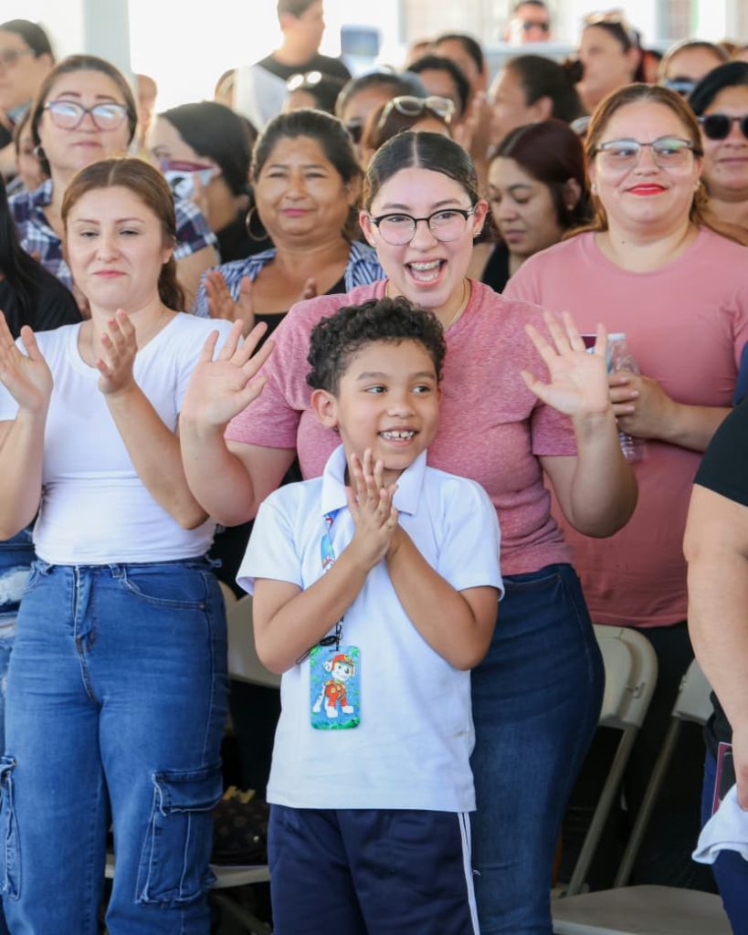 Inicia nueva etapa de entrega de tarjetas violetas para jefas de familia en BC
