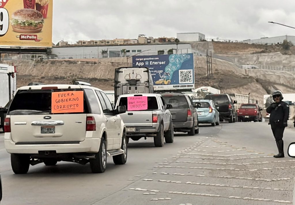 Protestan comerciantes de mercados sobre ruedas; terminan fuera del consulado de EE.UU en Tijuana