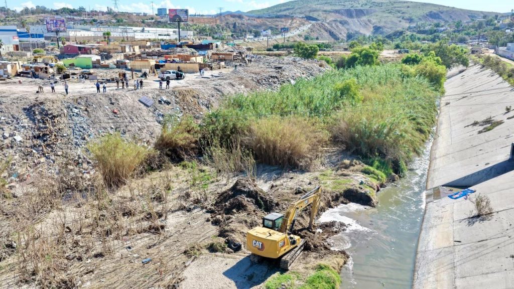 Conagua avanza en la recuperación de zona federal ocupada de forma irregular en el río Tijuana