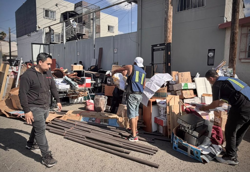 Desalojan oficinas de Casa Morena por presunto adeudo