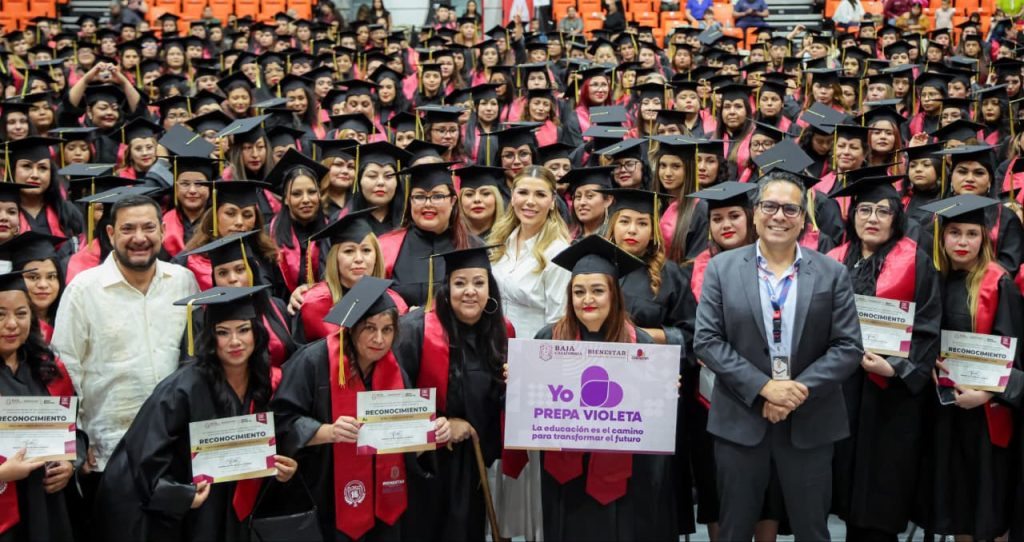 Concluyen Octava Generación de beneficiadas de Tarjeta Violeta, concluyen preparatoria