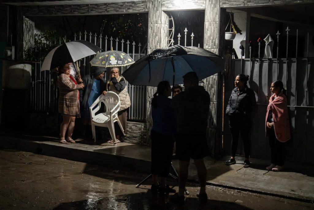 Temen vecinos de Valle de las Flores nuevas inundaciones por pronóstico de lluvias en Tijuana